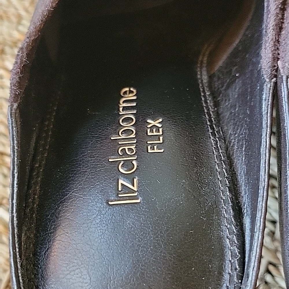 LIZ CLAIBORNE FLEX Dark Brown Slip On Leather Upper Heels. Size Is 6.5 M - Picture 8 of 8